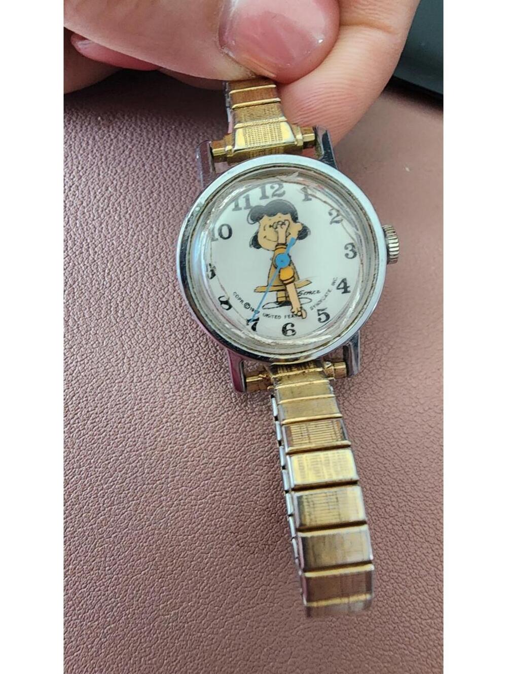 Vintage Peanuts Lucy Character Watch Gold-Tone Stretch Band – works great